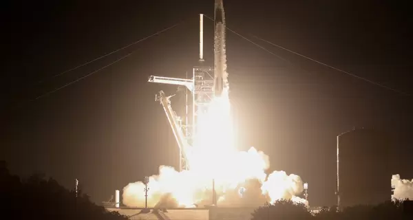 Ракета компании SpaceX установила рекорд, но при посадке загорелась