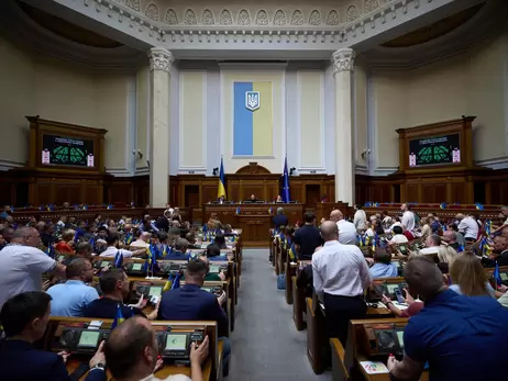 В Верховную Раду поступили заявления об отставке трех министров