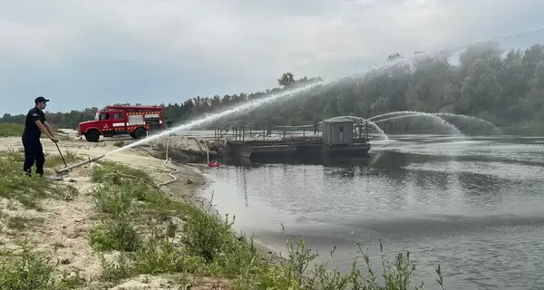 Загрязнение воды на Десне: советуют слухам не верить, но запастись водой