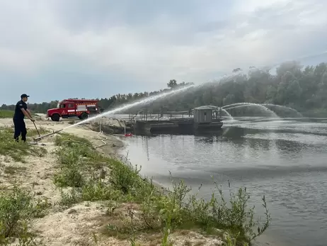 Забруднення води на Десні: радять чуткам не вірити, але водою запастись