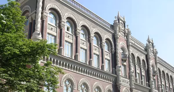 Нацбанк установил лимиты на использование карт за границей - на золото, ювелирку и недвижимость