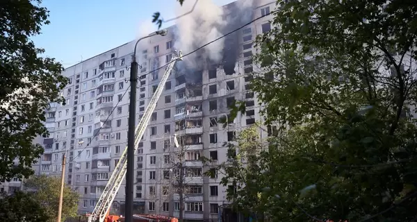 Из-под завалов многоэтажки в Харькове достали тело 94-летней женщины