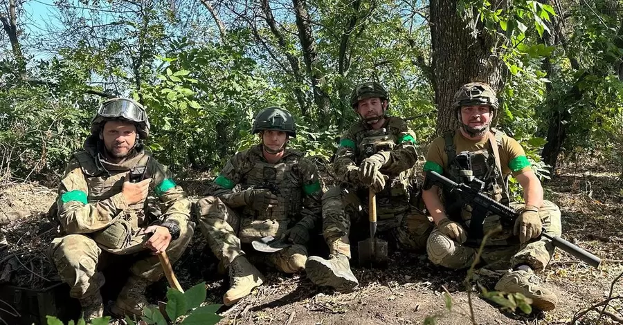 Сергій Жадан показався разом із побратимами на Харківському напрямку