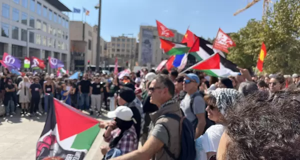 В городах Франции вспыхнули массовые протесты против Макрона и нового правительства 