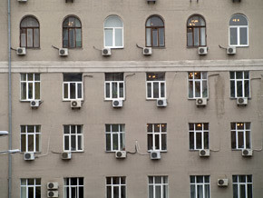 Фасады зданий хотят очистить от кондиционеров 