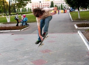 Завтра центр города заполонят поющие разрисованные скейтбордисты 