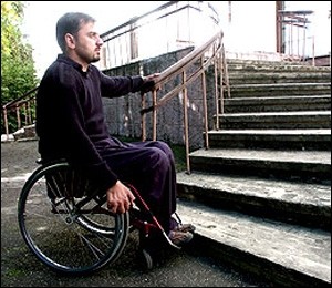 В санатории ВАЗ раздавил инвалида на коляске 