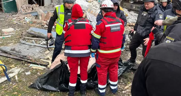 В Харькове спасатели извлекли из-под завалов многоэтажки тело второй жертвы 