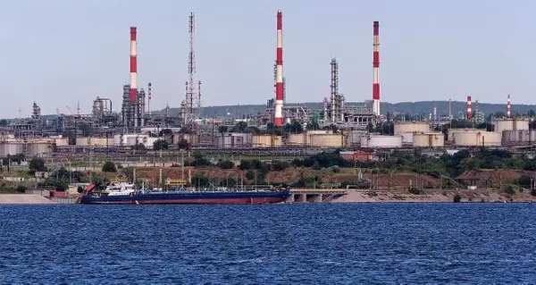 ГУР ночью атаковало НПЗ в Саратове, - источники