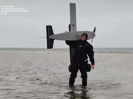 Из Киевского водохранилища достали остатки БПЛА, а из квартиры пятиэтажки - часть ракеты