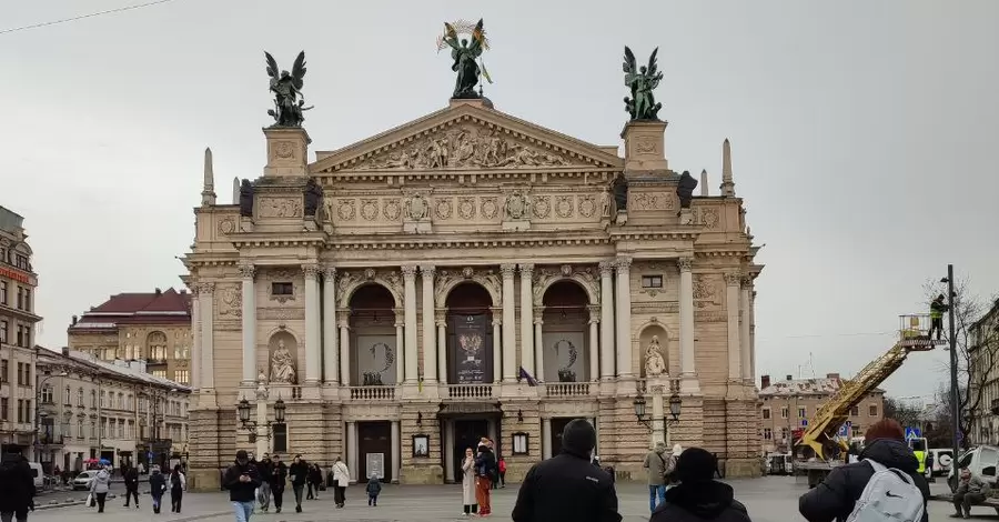 Як Львів готується до свят: Святий Миколай у кросівках і збанкрутілі ресторани