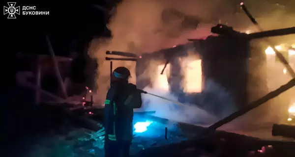 На Буковине мужчина спас многодетную семью из горящего дома