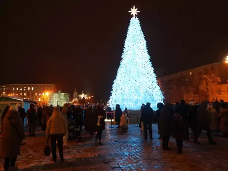 Кличко открыл елку на Софийской площади - на ней 2 тысячи игрушек и 2 километра гирлянд