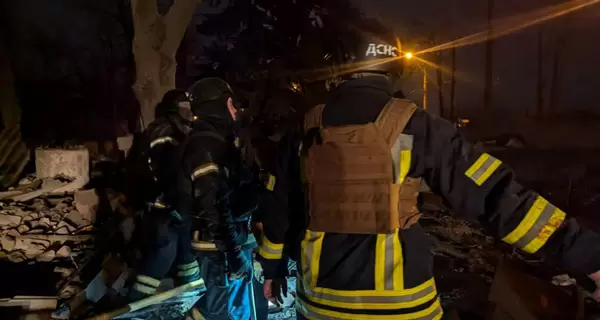 В Кривом Роге спасатели извлекли из-под завалов тело еще одной жертвы удара РФ