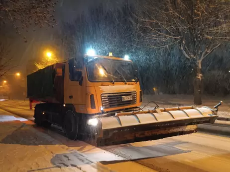 На Львов обрушился снегопад: дороги превратились в 