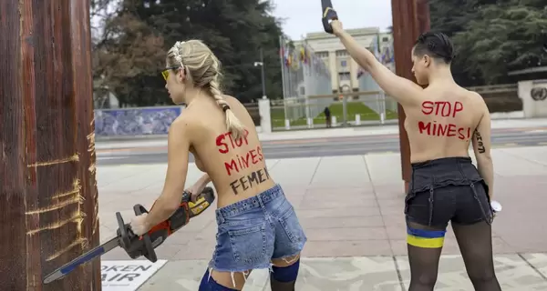 Активистки Femen обнажились у здания ООН в Женеве и повредили знаменитую скульптуру