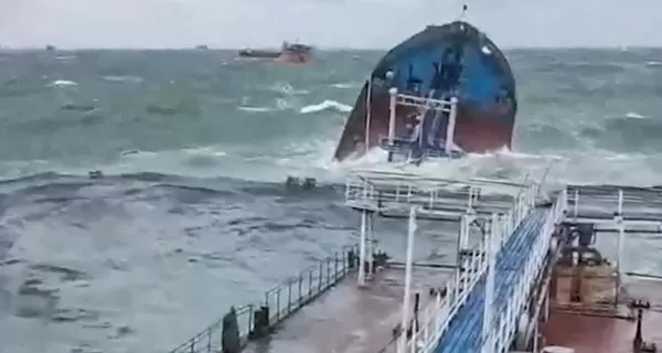 В Greenpeace заявили об экологической катастрофе из-за аварии российских танкеров возле Крыма