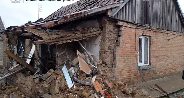 Россияне ударили по Никополю и Херсону, под обстрел попал автобус