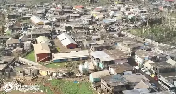 На французской Майотте бушует сильнейший за столетие циклон