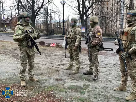 СБУ перекрыла правительственный квартал и проверяет документы и автомобили