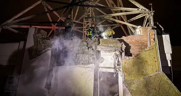 В Броварах после атаки БПЛА загорелась многоэтажка, а на Сумщине - офисное здание