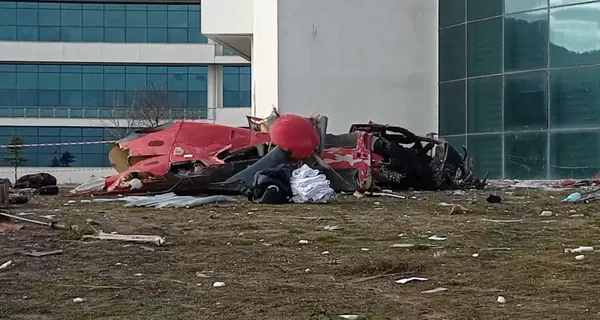 В Турции медицинский вертолет врезался в здание больницы, есть погибшие