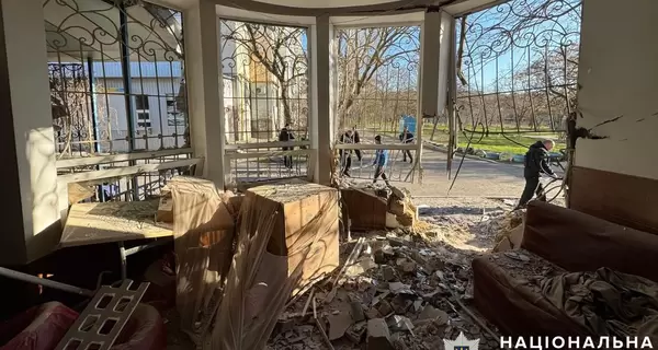 На Херсонщине после утренних обстрелов трое погибших и 13 раненых, авиабомбы попали в онкодиспансер 