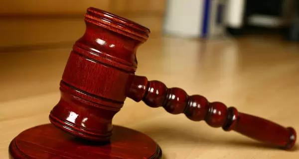 Суд оставил под стражей подозреваемого в убийстве подростка на фуникулере в Киеве