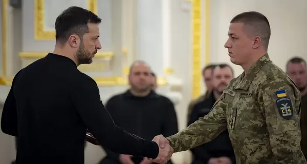 Зеленський вручив військовим та родичам загиблих бійців ордени 