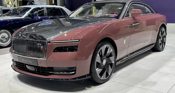 Українці купили 13 елітних авто Rolls-Royce Spectre 2023 року, серед них нардеп та забудовник, - УП