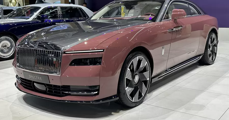 Украинцы купили 13 элитных автомобилей Rolls-Royce Spectre 2023 года, среди них нардеп и застройщик, - УП