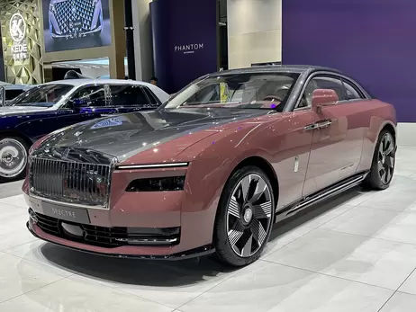 Украинцы купили 13 элитных автомобилей Rolls-Royce Spectre 2023 года, среди них нардеп и застройщик, - УП