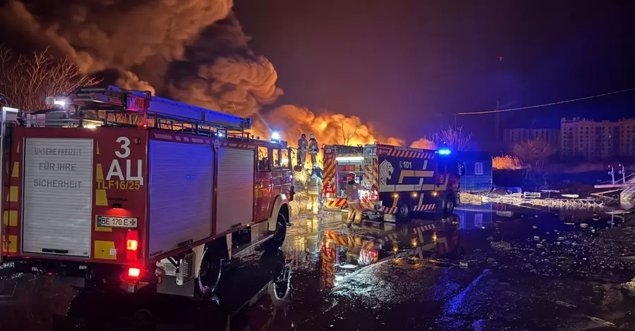 Росіяни вночі вдарили по Нікополю, а в Миколаєві - влучили дроном у багатоповерхівку