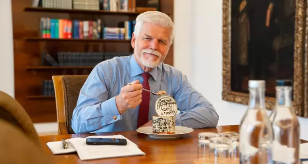 Українські військові подарували м'ясну консерву президенту Чехії - Павел похвалився різдвяним презентом