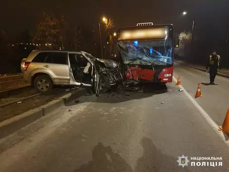 У Харкові внаслідок ДТП за участі автобуса й авто постраждали шість людей