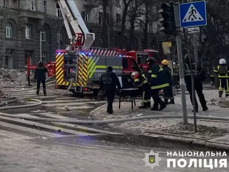 В ходе российской атаки на Киев загорелся корпус НБУ на Банковой