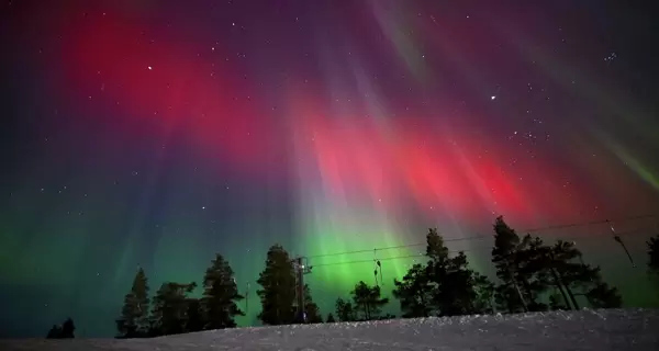 Фотографы показали северное сияние в новогоднюю ночь - ярче фейерверков