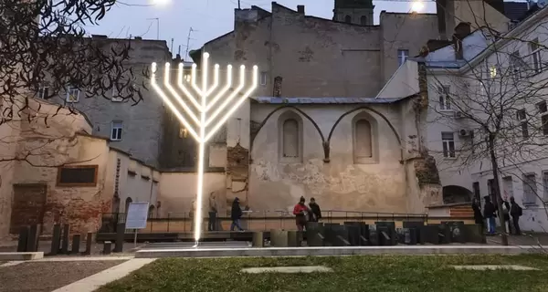 Полиция ищет мужчину, который во Львове погасил ханукию