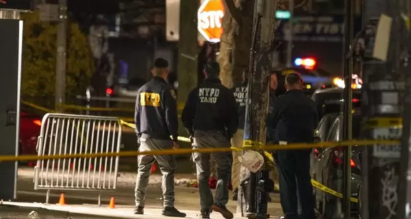 В Нью-Йорке произошла стрельба у ночного клуба, по меньшей мере десять человек ранены