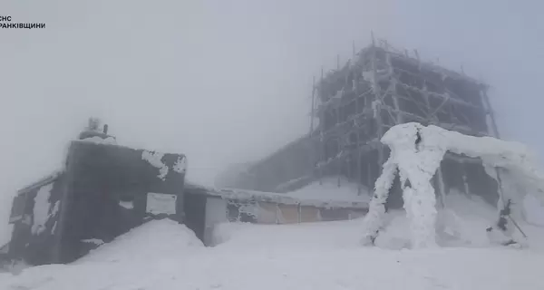 Из-за штормового ветра в Карпатах туристам рекомендовали не выходить в горы
