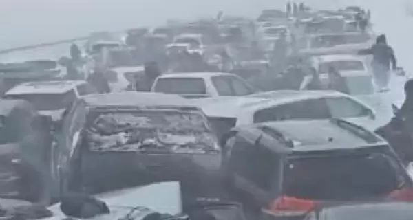 В Казахстане из-за метели столкнулись 95 автомобилей