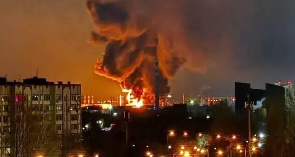 Взрывы и пожар на нефтебазе в Энгельсе продолжаются уже более 14 часов 