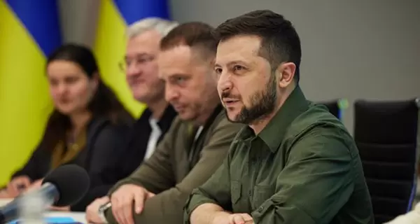 Зеленский заработал в 4 раза меньше, чем Ермак: зарплаты президента и руководителя ОП в 2024 году