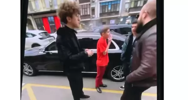 У подростков, которые перекрывали улицы и слушали российскую музыку в центре Киева, были оружие и патроны, - полиция