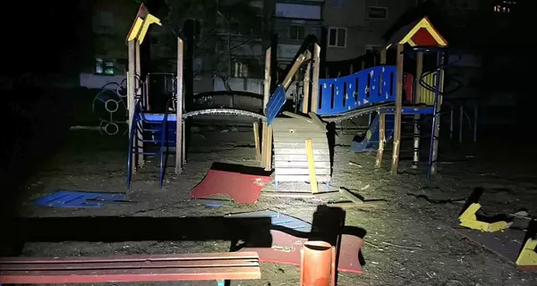 Россияне били «Градом» по Никопольщине и КАБами по Харьковщине, пострадала девушка