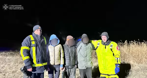 В Одесской области спасли двух подростков, застрявших на тонком льду пруда