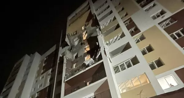 Россия ударила ночью по многоэтажке на Киевщине, а в Черкасской области оставила людей без света 