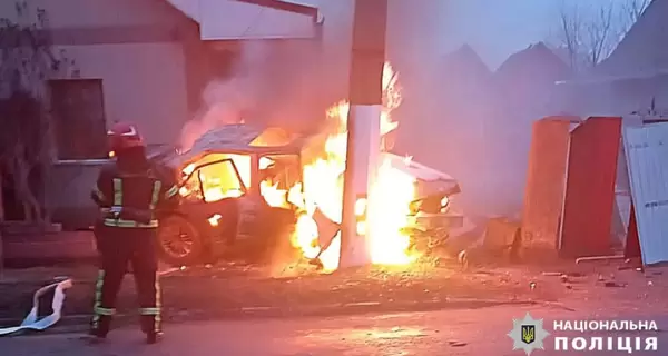 В Киевской области автомобиль влетел во двор частного дома — трое пострадавших