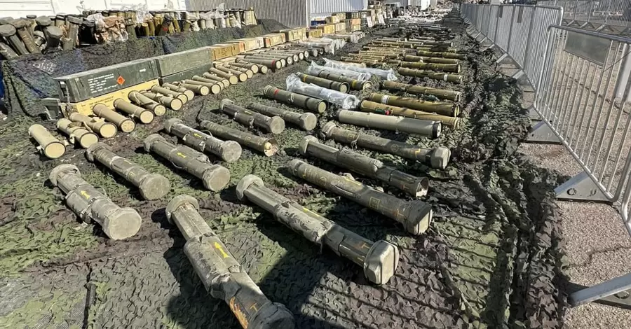 Израиль начал отправку в Украину оружия, захваченного в Ливане, - СМИ