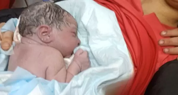 На Днепропетровщине 16-летняя девушка родила третьего ребенка в карете скорой помощи